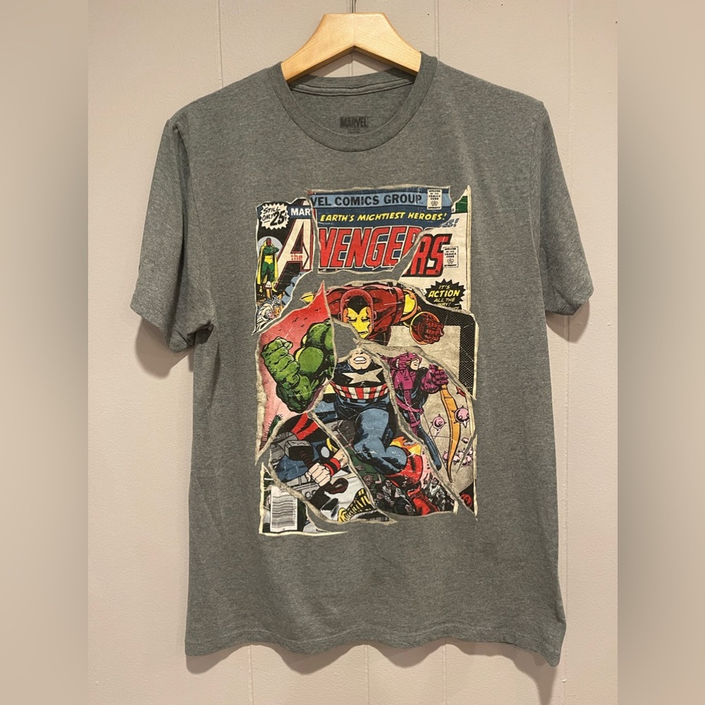 Marvel Avengers Comic Book Tee Shirt Gray Size Medium
